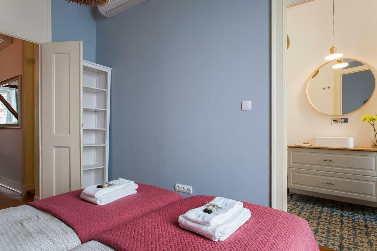 Bairro Alto 3 Bedroom Patio Flat! Lisbon Exterior photo